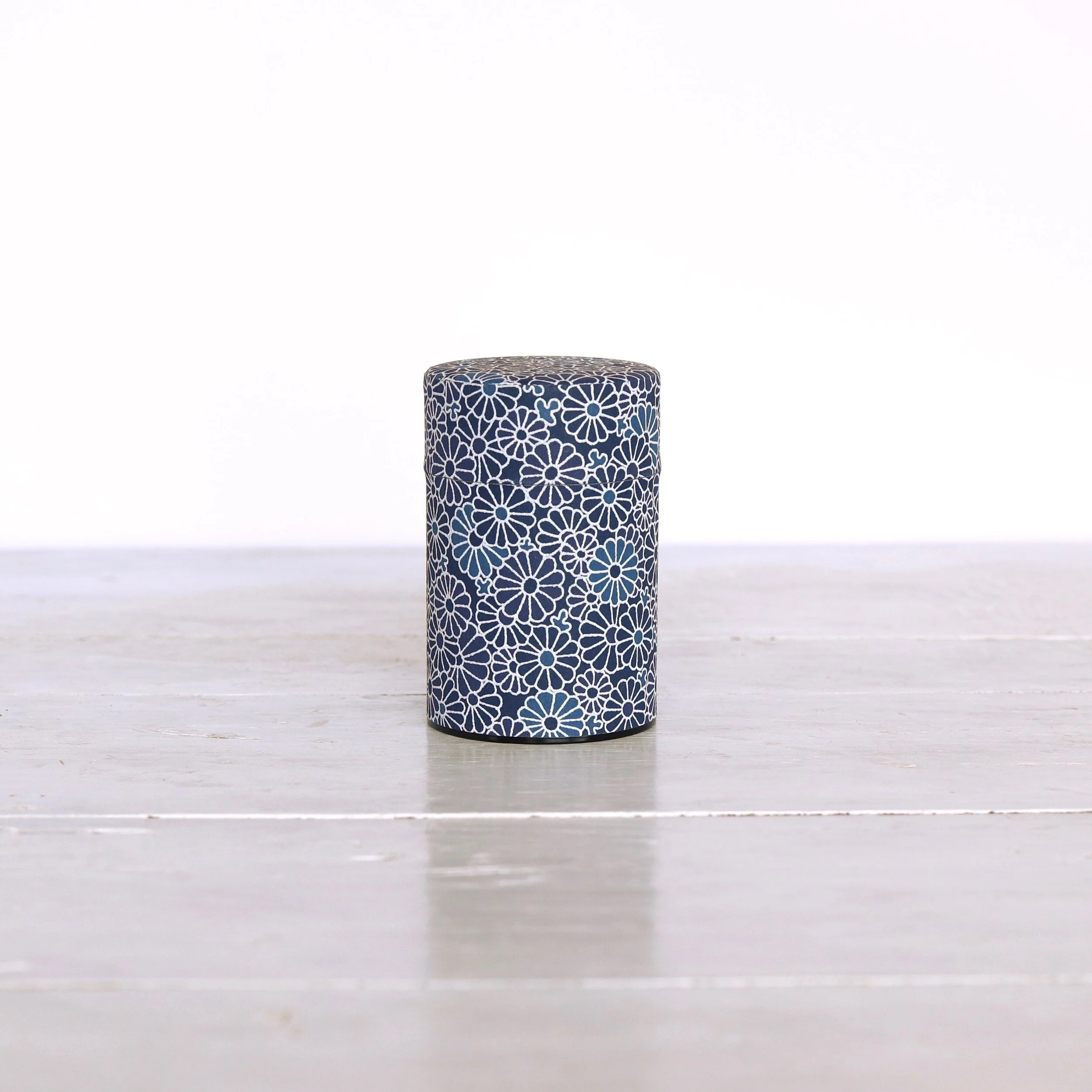 Japanese Tea Tin — Blue Chrysanthemum - Image 2